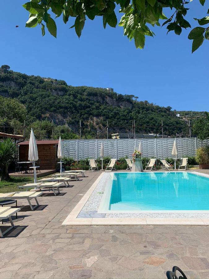 Casa Sorrento, Immerso Nel Verde A Pochi Passi Dal Centro Buitenkant foto