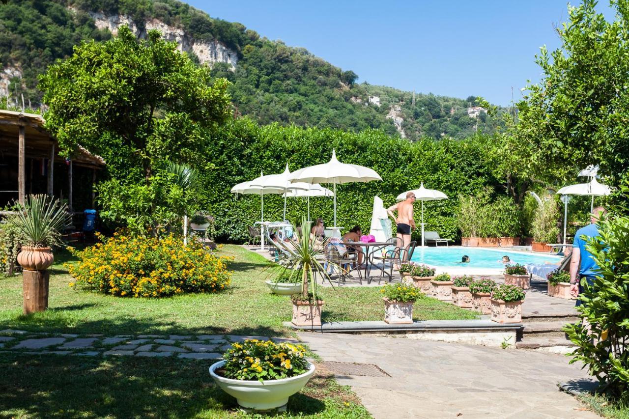 Casa Sorrento, Immerso Nel Verde A Pochi Passi Dal Centro Buitenkant foto